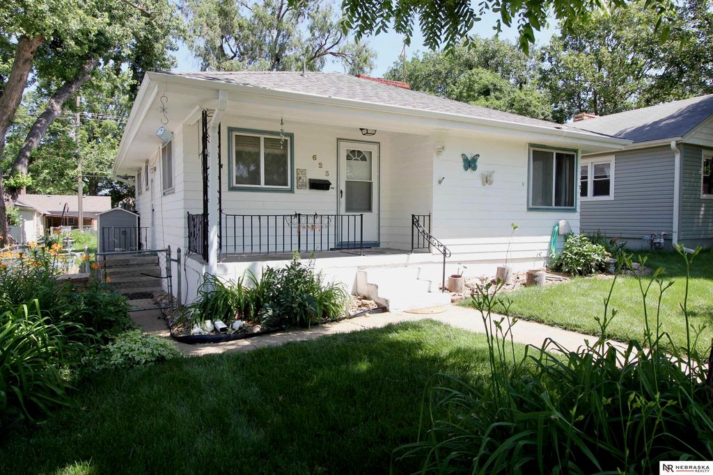 623 S Jackson Street, Papillion, NE 68046