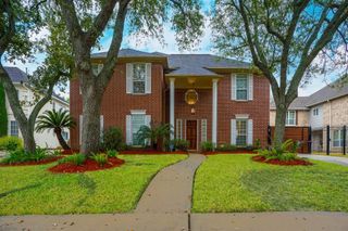 8915 Wallington Drive, Houston, TX 77096