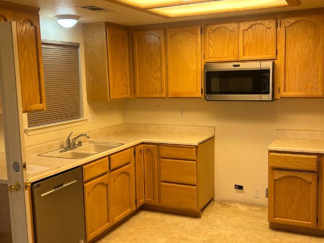 2863 Sandstone Drive, Anderson, CA 96007