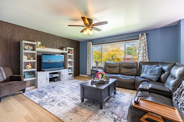 1644 Michael Drive, Schererville, IN 46375