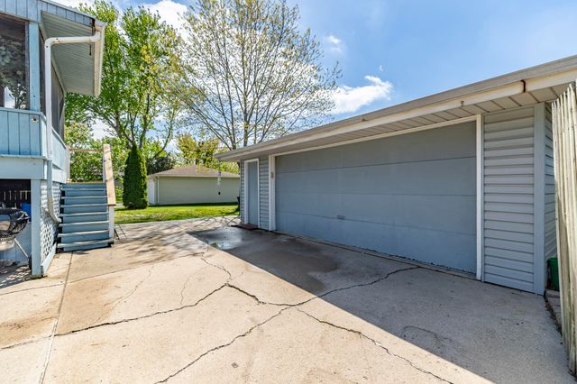 1644 Michael Drive, Schererville, IN 46375