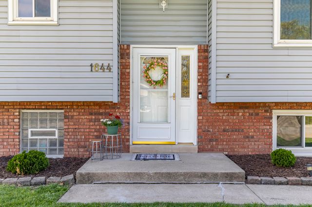 1644 Michael Drive, Schererville, IN 46375