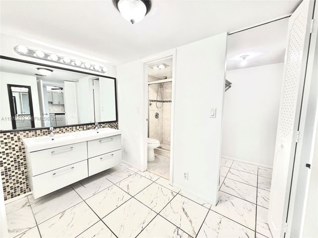 3301 N Country Club Drive 106, Aventura, FL 33180