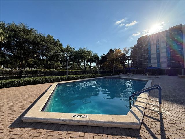 3301 N Country Club Drive 106, Aventura, FL 33180