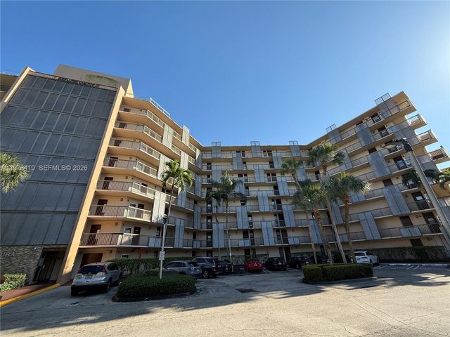 3301 N Country Club Drive 106, Aventura, FL 33180