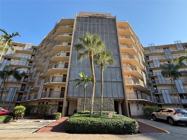 3301 N Country Club Drive 106, Aventura, FL 33180