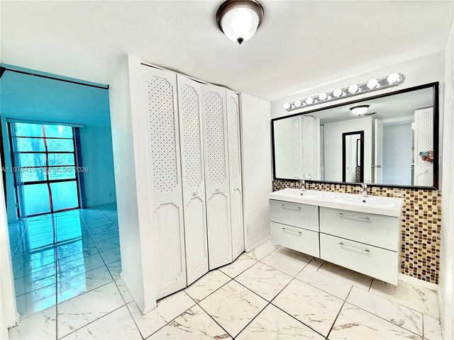 3301 N Country Club Drive 106, Aventura, FL 33180
