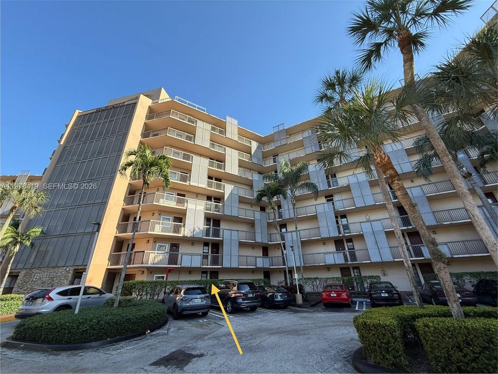 3301 N Country Club Drive 106, Aventura, FL 33180