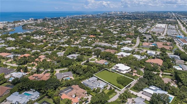 1555 Nautilus RD, Naples, FL 34102