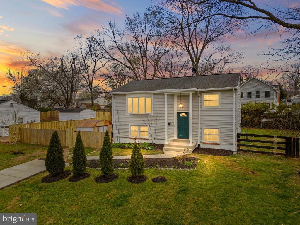 9521 SALEM ST, Manassas, VA 20110