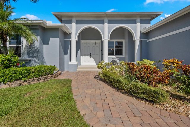 2926 Dovedale Court, Wellington, FL 33414