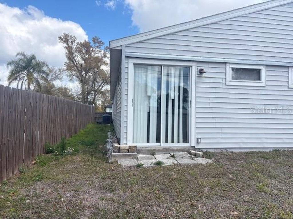 Image 32 of property listing at 2210 WOODMERE ROAD, Venice, FL 34293