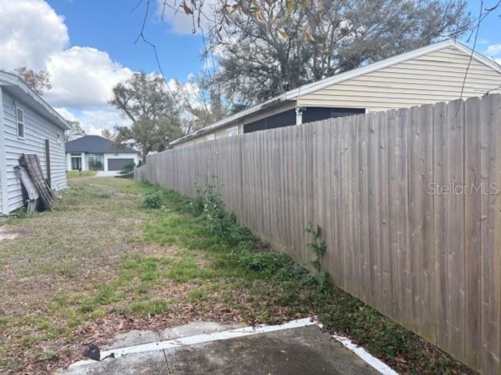 Image 35 of property listing at 2210 WOODMERE ROAD, Venice, FL 34293