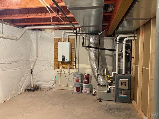 6025 Harper Ln, Pueblo, CO 81008