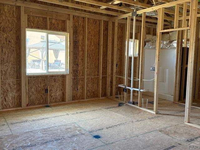 6025 Harper Ln, Pueblo, CO 81008