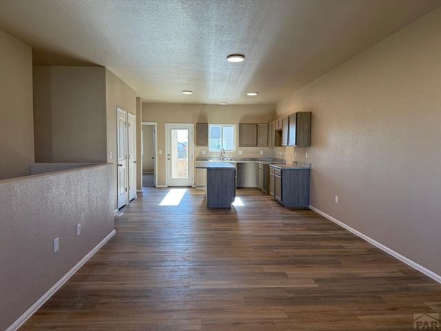 6025 Harper Ln, Pueblo, CO 81008