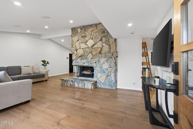 22261 Ybarra Road, Woodland Hills (los Angeles), CA 91364