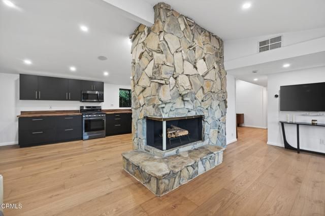 22261 Ybarra Road, Woodland Hills (los Angeles), CA 91364