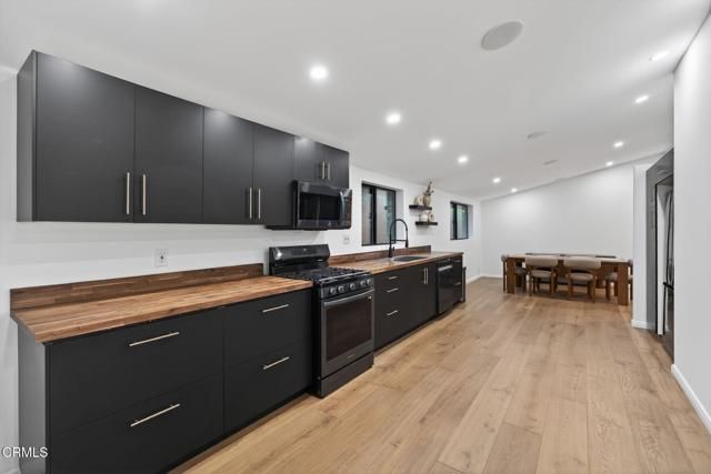 22261 Ybarra Road, Woodland Hills (los Angeles), CA 91364