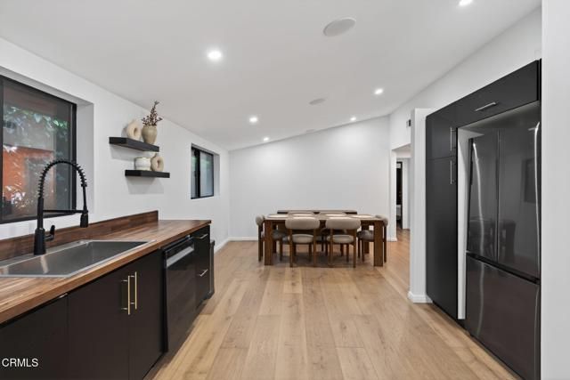 22261 Ybarra Road, Woodland Hills (los Angeles), CA 91364