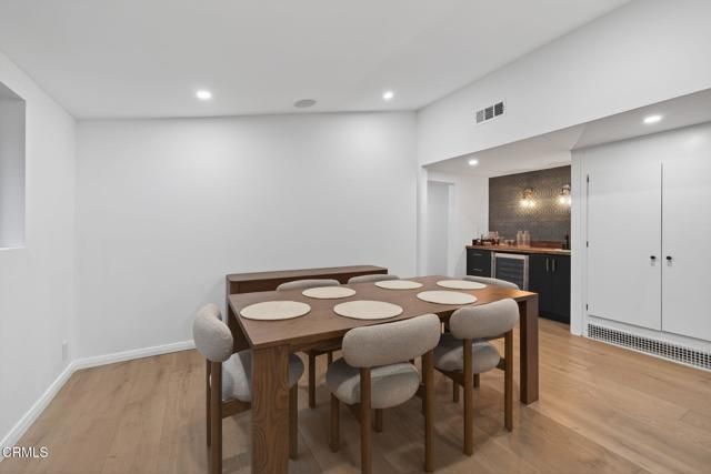 22261 Ybarra Road, Woodland Hills (los Angeles), CA 91364