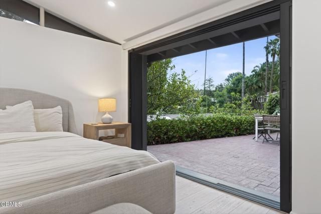 22261 Ybarra Road, Woodland Hills (los Angeles), CA 91364