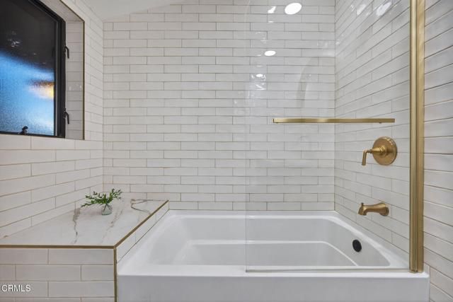 22261 Ybarra Road, Woodland Hills (los Angeles), CA 91364