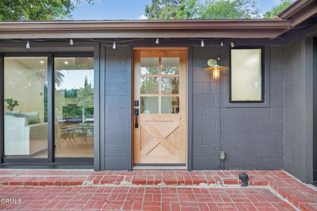 22261 Ybarra Road, Woodland Hills (los Angeles), CA 91364