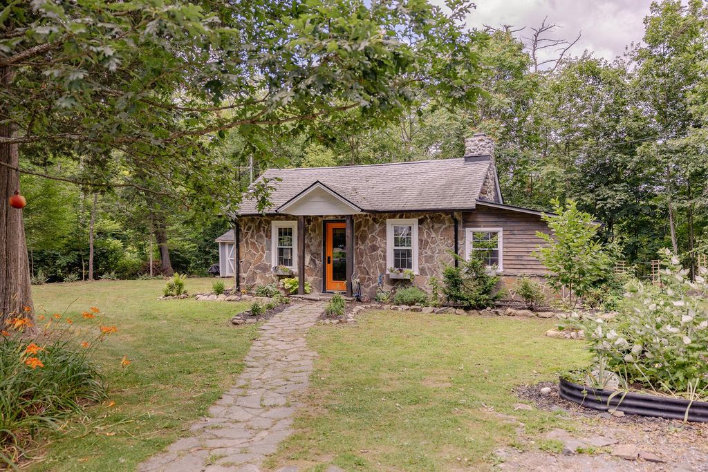 7 Cedarwood Lane, Saugerties, NY 12477
