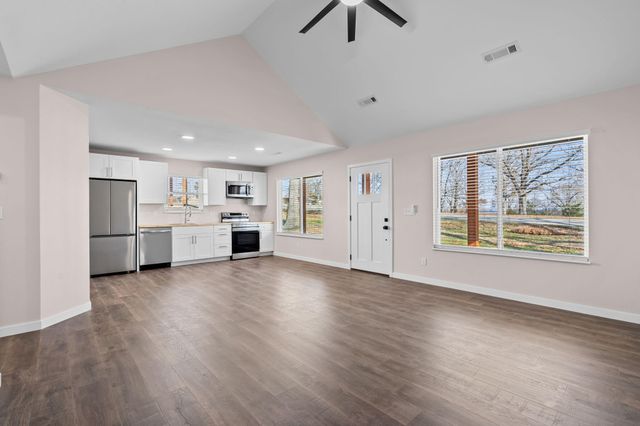 2012 State Hwy H, Lampe, MO 65681