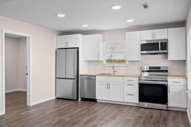 2012 State Hwy H, Lampe, MO 65681