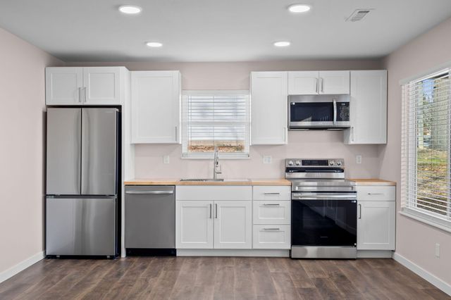 2012 State Hwy H, Lampe, MO 65681