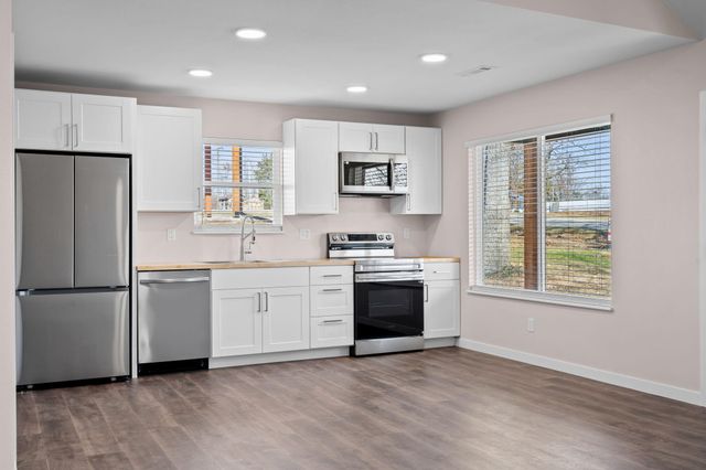 2012 State Hwy H, Lampe, MO 65681