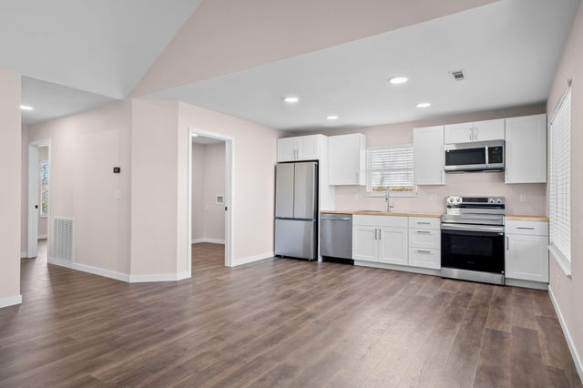 2012 State Hwy H, Lampe, MO 65681