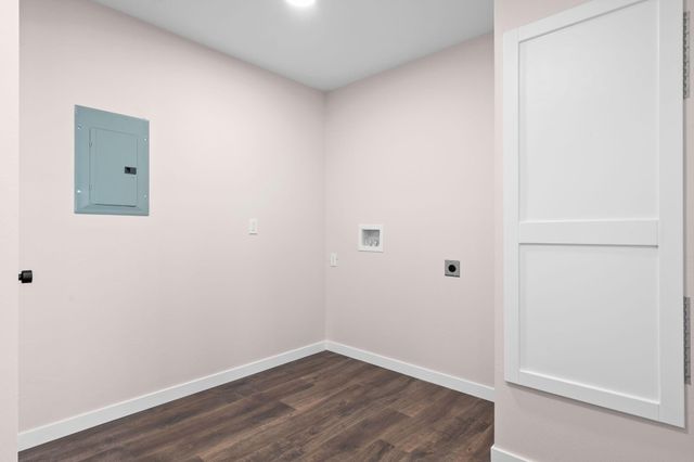 2012 State Hwy H, Lampe, MO 65681