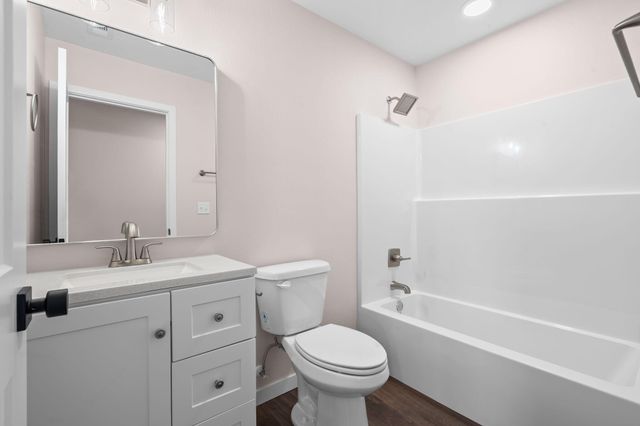 2012 State Hwy H, Lampe, MO 65681