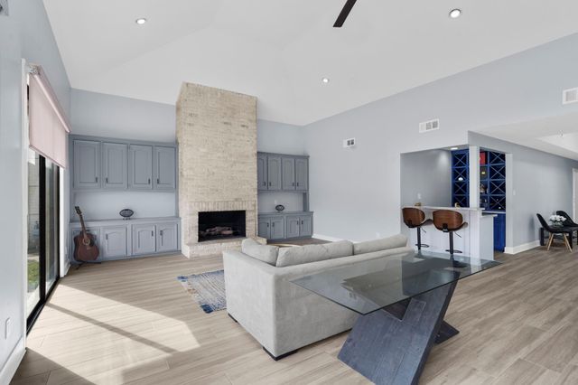 22 Charleston Street N, Sugar Land, TX 77478