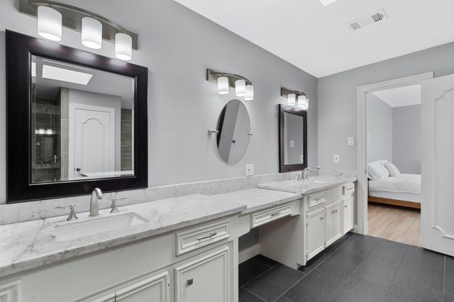 22 Charleston Street N, Sugar Land, TX 77478