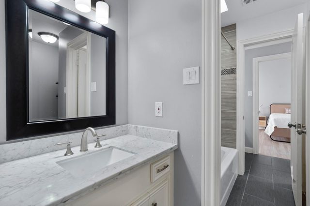 22 Charleston Street N, Sugar Land, TX 77478