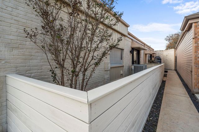 22 Charleston Street N, Sugar Land, TX 77478