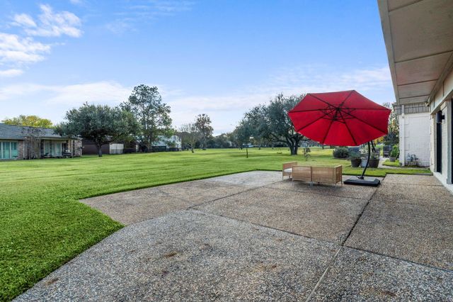 22 Charleston Street N, Sugar Land, TX 77478