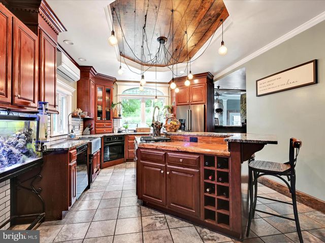 1707 MAHANTONGO ST, Pottsville, PA 17901