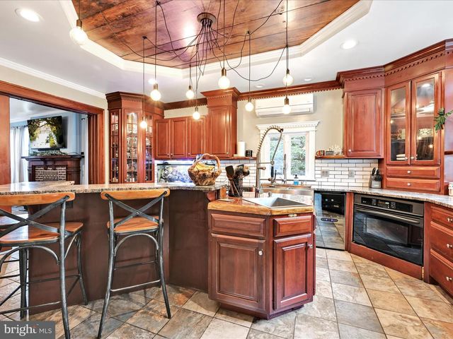 1707 MAHANTONGO ST, Pottsville, PA 17901