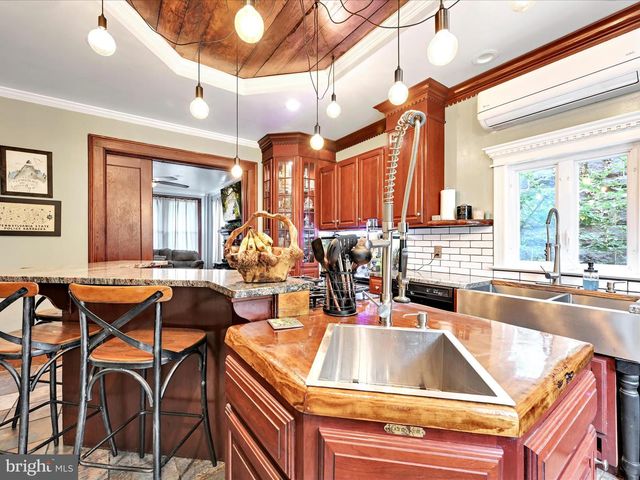 1707 MAHANTONGO ST, Pottsville, PA 17901