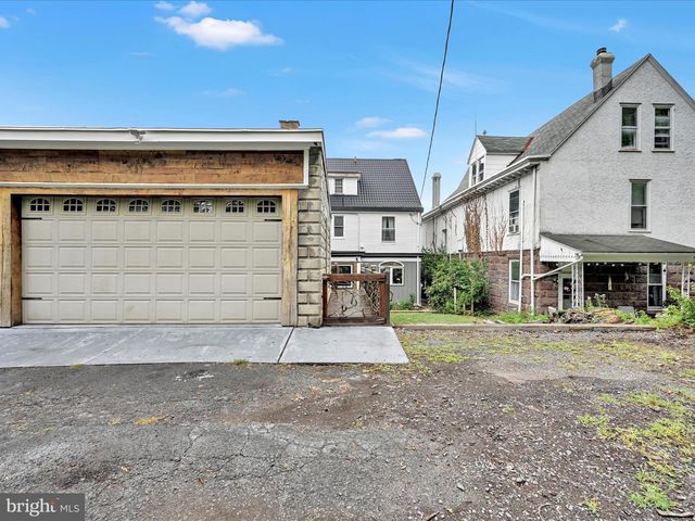 1707 MAHANTONGO ST, Pottsville, PA 17901