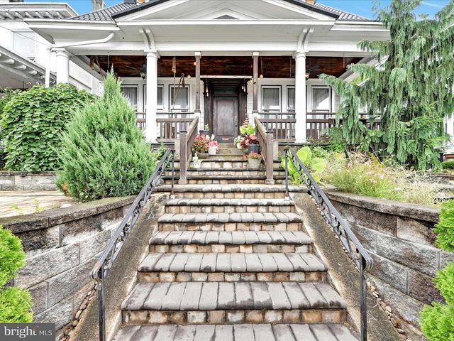 1707 MAHANTONGO ST, Pottsville, PA 17901