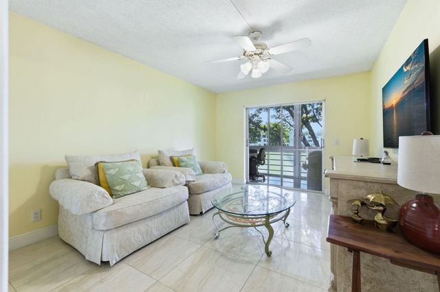 213 Wellington E, West Palm Beach, FL 33417