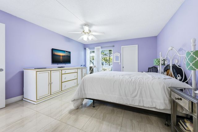 213 Wellington E, West Palm Beach, FL 33417