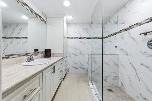213 Wellington E, West Palm Beach, FL 33417