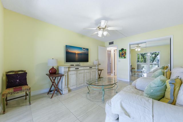213 Wellington E, West Palm Beach, FL 33417